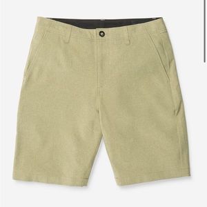 NWT - Men’s Volcom Kerosene Hybrid Shorts - Color Khaki - Size 33
